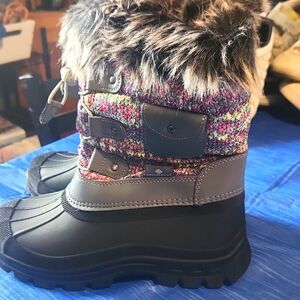 Brand new Dream Pairs Winter Boots